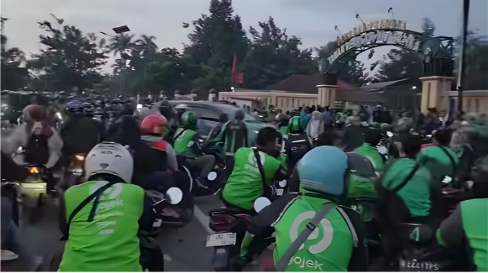 Wiladatika Cibubur Diserbu Ojol